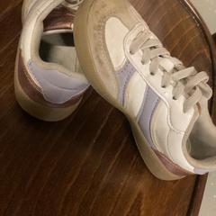 Topánka Schoen, ako bolo nahlásené Attractie- & Vakantiepark Slagharen pomocou iLost