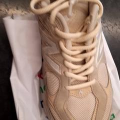 Sneaker, gemeldet von Rotterdam The Hague Airport über iLost