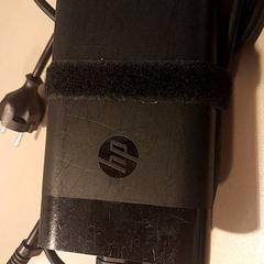 Nabíječka notebooku Oplader, jak nahlášeno Universiteitsbibliotheek (Witte Singel) pomocí iLost