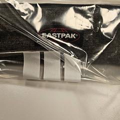 Eastpak etui met cannabis Wiet accesoires, segons ha informat Vrije Universiteit Amsterdam mitjançant iLost