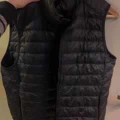 Testmelegítő darkblue, amint azt KABUL à GoGo / Teatro az iLost segítségével jelentette.