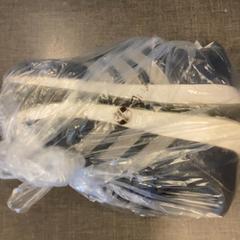 Scarpe, come riportato da MEININGER Hotel Brussels City Center utilizzando iLost