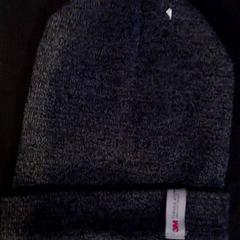 Beanie, jak nahlášeno Leonardo Royal Hotel Amsterdam pomocí iLost