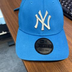 Cap new york yankees pet licht blauw, come riportato da Pathé Amsterdam Noord utilizzando iLost