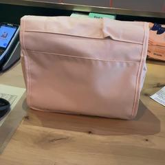 Bossa & Articles de bany Pink, segons ha informat MEININGER Hotel Köln West mitjançant iLost