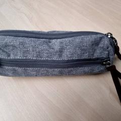 Grijze etui met inhoud, jak nahlášeno Gemeente Renkum pomocí iLost