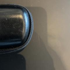 Estuche para gafas con gafas, ha sido reportado por Rotterdam Ahoy con iLost