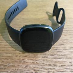 Rellotge intel·ligent Black, segons ha informat MEININGER Hotel Berlin East Side Gallary mitjançant iLost