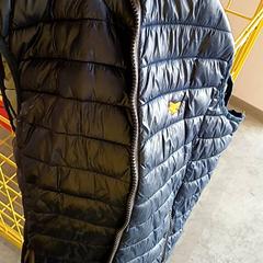 Jackor Sans manches, rapporterat av IKEA Brest Guipavas med iLost