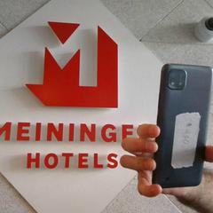 Telemóvel Grey Realme, como reportado por MEININGER Hotel Berlin Central Station utilizando o iLost
