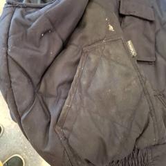 Casaco, como reportado por IKEA Paris Nord Roissy utilizando o iLost