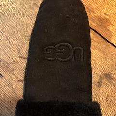 Want of handschoen van Ugg, jak bylo nahlášeno na iLost