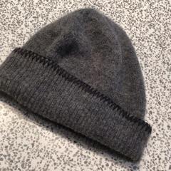 Hat Grey, as reported by MEININGER Hotel Berlin "Mitte" Humboldthaus using iLost