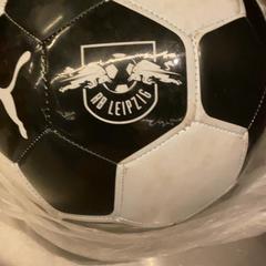 Sfera White and black, come riportato da MEININGER Hotel Leipzig Hauptbahnhof utilizzando iLost