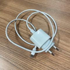 Carregador glossy white usb-c, como reportado por Vrije Universiteit Brussel (VUB) utilizando o iLost