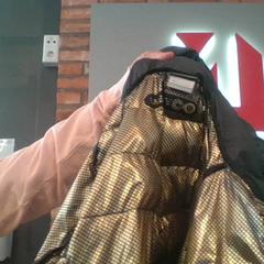 Veste Schwarz, beige Jacke, a été signalé par MEININGER Hotel Hamburg City Center utilisant iLost