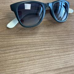 サングラス がiLostで Connexxion Amstelland-Meerlanden Schiphol Noord によって報告されました