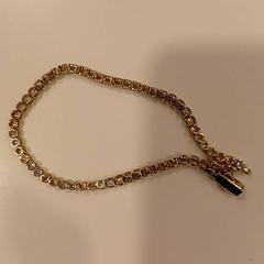 Braccialetto, come riportato da RAI Amsterdam utilizzando iLost