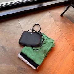 Bolsa & Camisa, segundo informou Hotel Apeldoorn usando iLost