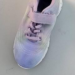 Kleding - Schoen Meerkleurig, segons ha informat Centraal magazijn mitjançant iLost