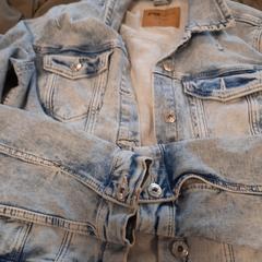 Jas spijkerjas がiLostで Blauwnet Zwolle によって報告されました