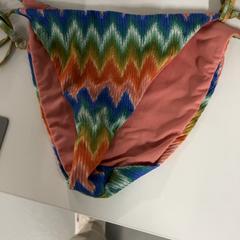 Roupa interior, segundo informou Silver Sands Beach usando iLost