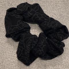 Elástico para cabelo, como reportado por IKEA Tokyo-Bay utilizando o iLost