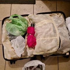 Donkerblauwe rolkoffer, iLost에 보고됨