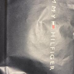 Aankoop tommy hilfiger tommy, amint azt Designer Outlet Roermond az iLost segítségével jelentette.
