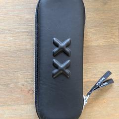 Zonnebril in koker, jak bylo nahlášeno na iLost