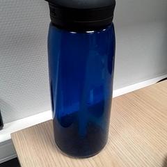 Fľaša na pitie, ako bolo nahlásené Qbuzz Fryslân pomocou iLost