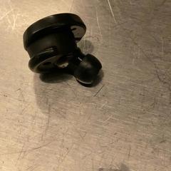 Auricular Black, segons ha informat MEININGER Hotel Leipzig Hauptbahnhof mitjançant iLost