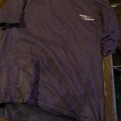 Brusa T-Shirt, segons ha informat Café Leentje mitjançant iLost