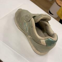 子供用のスニーカー 子供用スニーカー, jak nahlášeno IKEA横浜 pomocí iLost