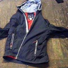 Dzseki, amint azt De Heeren van Aemstel az iLost segítségével jelentette.