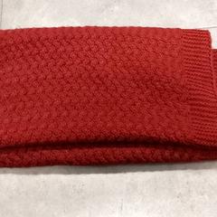 Vestiario - Kolsjaal bordeaux, come riportato da Regio Oost-Vlaanderen utilizzando iLost