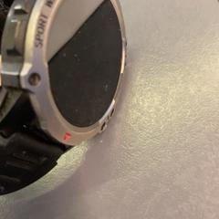 Sport watch zwart, como reportado por Eindhoven Airport utilizando o iLost