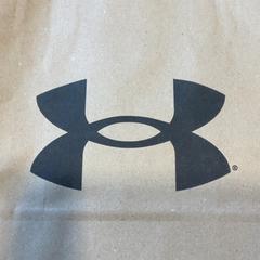 حقائب حمل وحقائب اليد Under armour، كما تم الإبلاغ عنه بواسطة Designer Outlet Roosendaal عبر iLost