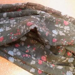 الوشاح verte à fleurs، كما تم الإبلاغ عنه بواسطة TCL عبر iLost