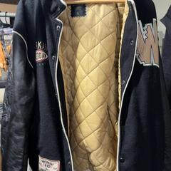 Giacca, come riportato da Panama Amsterdam utilizzando iLost