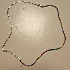 ネックレス Zilver regenboog がiLostで Koninklijk Theater Carré によって報告されました