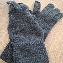 Kesztyű, amint azt EBS OV Poeldijk az iLost segítségével jelentette.