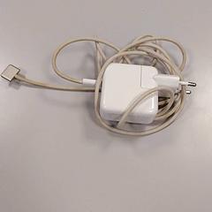 Macbook -laddare, rapporterat av Vrije Universiteit Amsterdam med iLost
