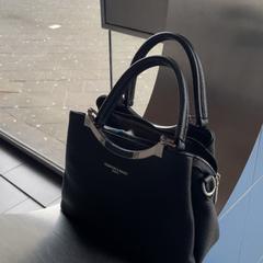 Bag black with portemonnee, como reportado ao iLost