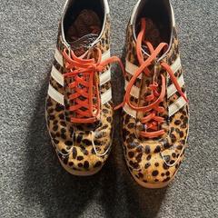 Schuh, gemeldet von Leonardo Hotel Amsterdam Rembrandtpark über iLost