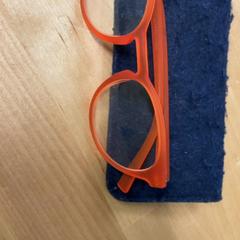 Lentes Oranje plastic, segundo informou IKEA Eindhoven usando iLost