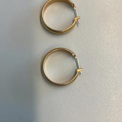 Pendientes, ha sido reportado por MEININGER Hotel Berlin Airport con iLost