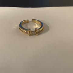 Bijoux Hermes ring, a été signalé par MEININGER Hotel Dresden Zentrum utilisant iLost