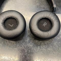 Fejhallgató, amint azt Rotterdam The Hague Airport az iLost segítségével jelentette.