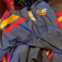 Chaqueta, ha sido reportado por Café Leentje con iLost